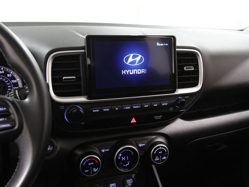 Certified 2021 Hyundai Venue SEL w/ Premium Package image 9