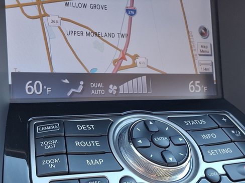 Used 2014 INFINITI QX70 AWD w/ Premium Package image 17