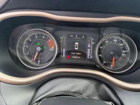 Used 2017 Jeep Cherokee Latitude w/ Cold Weather Group AWD/4WD image 14