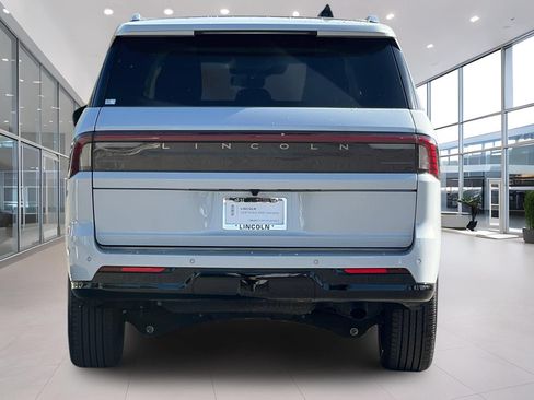 Certified 2025 Lincoln Navigator L Reserve AWD/4WD image 5