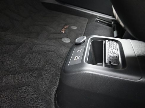 Used 2023 Nissan Ariya FWD image 23