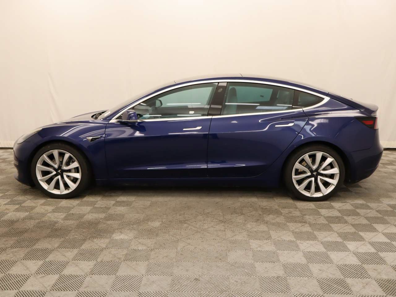 Used 2018 Tesla Model 3 Long Range AWD/4WD image 2
