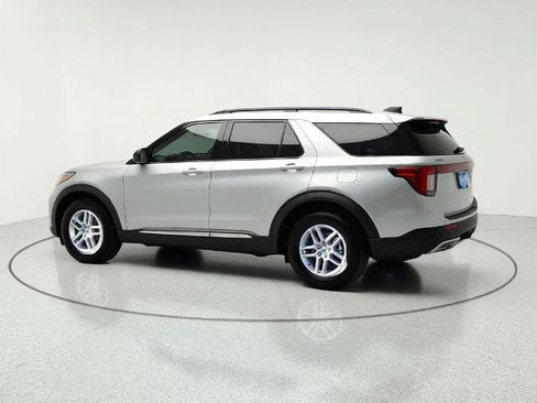 Certified 2025 Ford Explorer Active w/ Active Comfort Package RWD image 5
