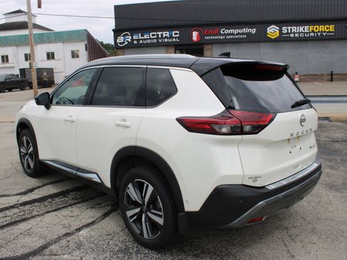 Certified 2023 Nissan Rogue SL w/ SL Premium Package AWD/4WD image 3