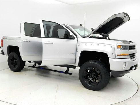 Used 2018 Chevrolet Silverado 1500 LT w/ All Star Edition image 12