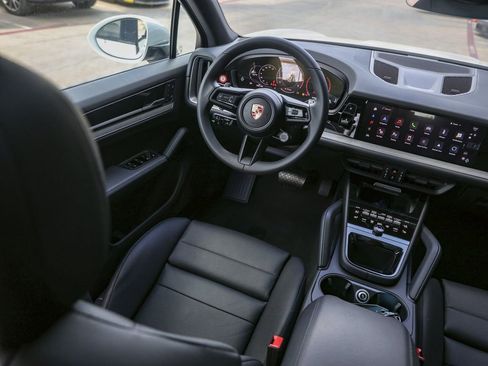 New 2025 Porsche Cayenne image 33