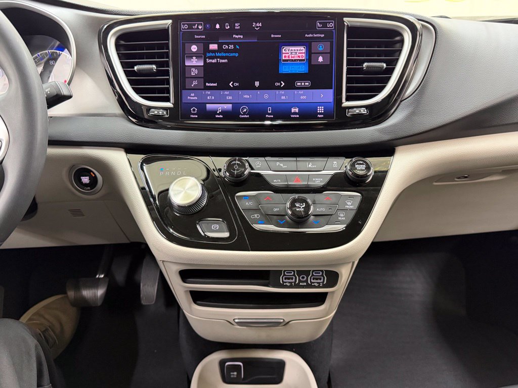 Used 2023 Chrysler Pacifica Touring-L FWD image 28