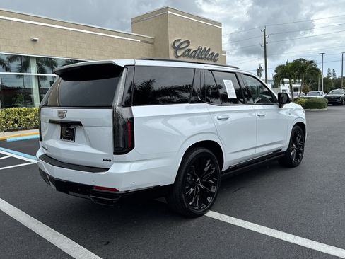 Certified 2026 Cadillac Escalade Platinum Sport w/ LPO, ONYX Package AWD/4WD image 4