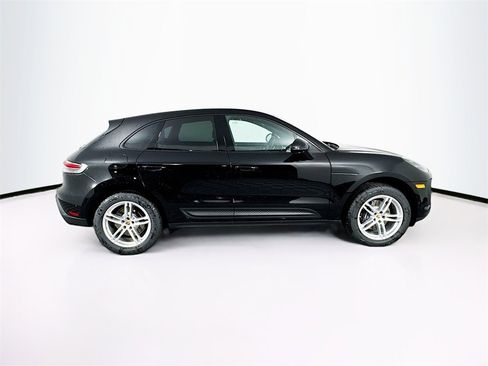 Certified 2025 Porsche Macan image 8