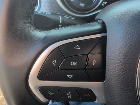 Used 2017 Dodge Charger SXT w/ Driver Confidence Group image 19