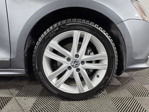 Used 2017 Volkswagen Jetta SEL FWD image 12