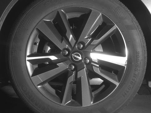 Used 2025 Nissan Versa SV image 12