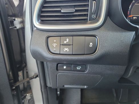 Used 2019 Kia Sorento EX image 17