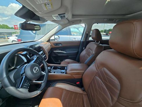 Used 2022 Nissan Pathfinder Platinum w/ Cargo Package AWD/4WD image 4