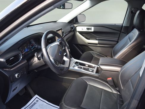Certified 2022 Ford Explorer Limited AWD/4WD image 9
