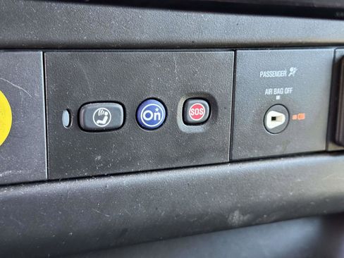 Used 2017 Chevrolet Express 2500 RWD image 28