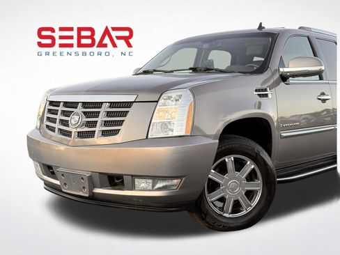 Used 2007 Cadillac Escalade AWD w/ Information Package image 2