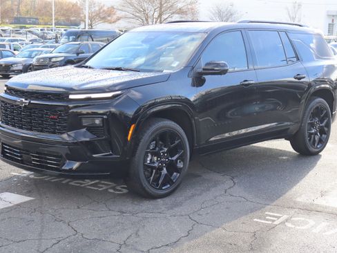 Used 2026 Chevrolet Traverse RS image 5