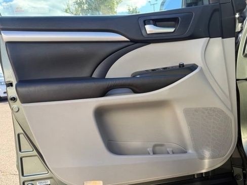 Used 2018 Toyota Highlander XLE AWD/4WD image 10