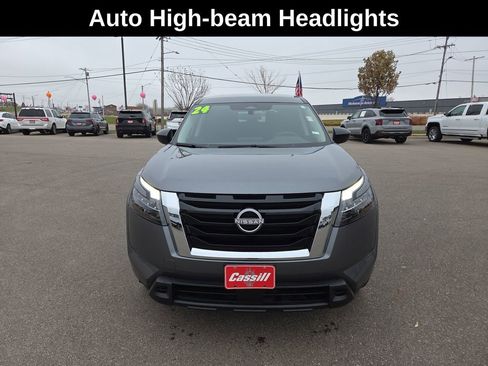 Used 2024 Nissan Pathfinder S image 10