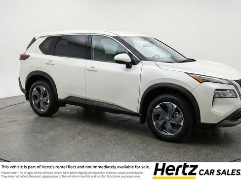 Used 2025 Nissan Rogue SV image 1
