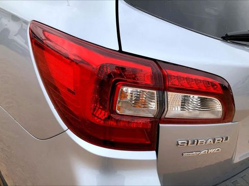Used 2018 Subaru Outback 2.5i Premium AWD/4WD image 32
