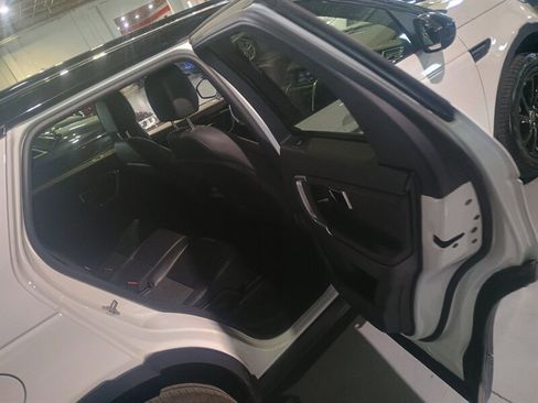 Used 2019 Land Rover Discovery Sport SE image 25