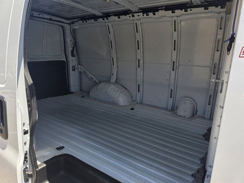 Used 2024 GMC Savana 2500 w/ Driver Convenience Package RWD image 9
