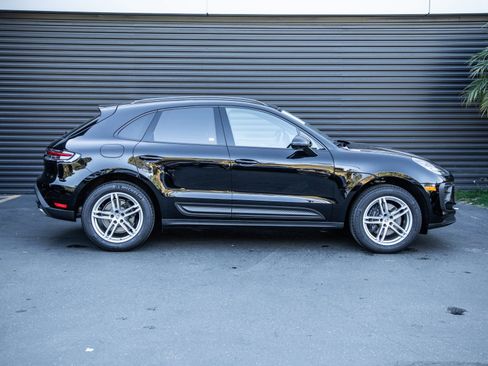 Certified 2025 Porsche Macan image 10
