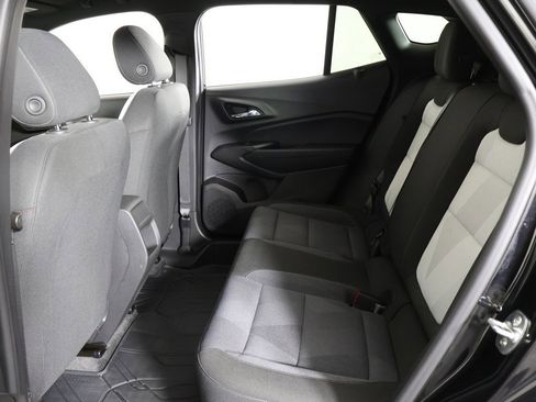 Used 2025 Chevrolet Trax RS image 31