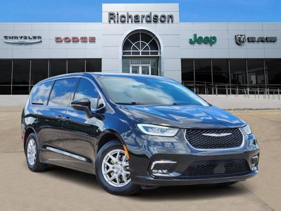Used 2023 Chrysler Pacifica Touring-L