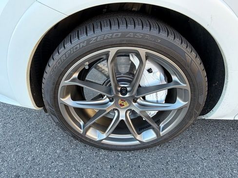 Used 2022 Porsche Cayenne Turbo image 12