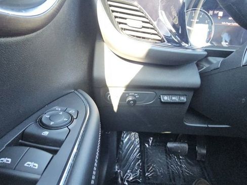 Used 2023 Buick Envision Avenir image 42