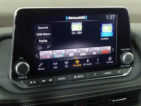 Used 2023 Nissan Rogue SV image 34