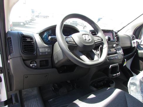 Used 2025 RAM ProMaster 2500 w/ Convenience Group image 13