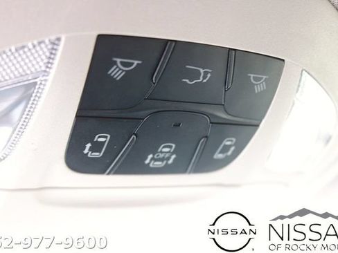 Used 2023 Chrysler Voyager LX FWD image 28