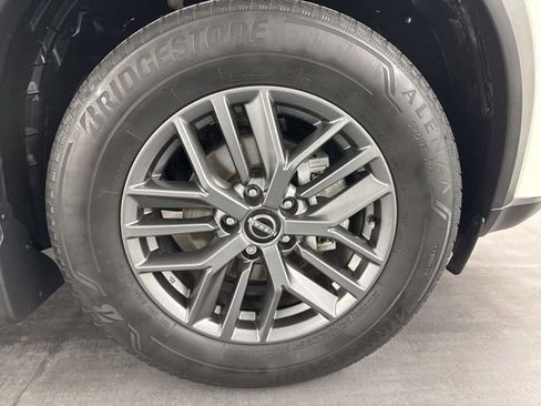 Used 2023 Nissan Rogue S FWD image 12
