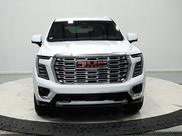 Used 2025 GMC Yukon Denali RWD image 3