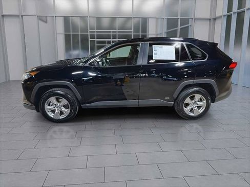 Certified 2022 Toyota RAV4 LE AWD/4WD image 5