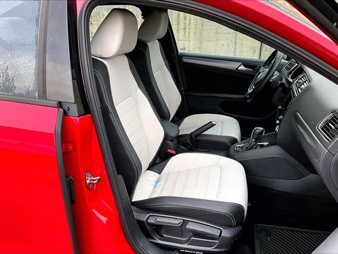 Used 2016 Volkswagen Jetta Sport w/ Lighting Package image 8