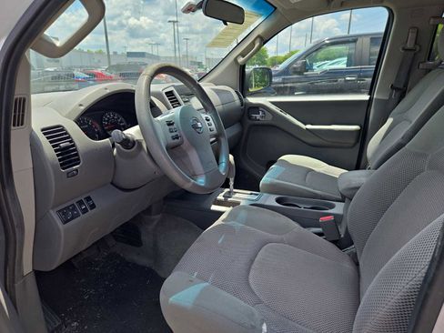 Used 2013 Nissan Frontier SV AWD/4WD image 6