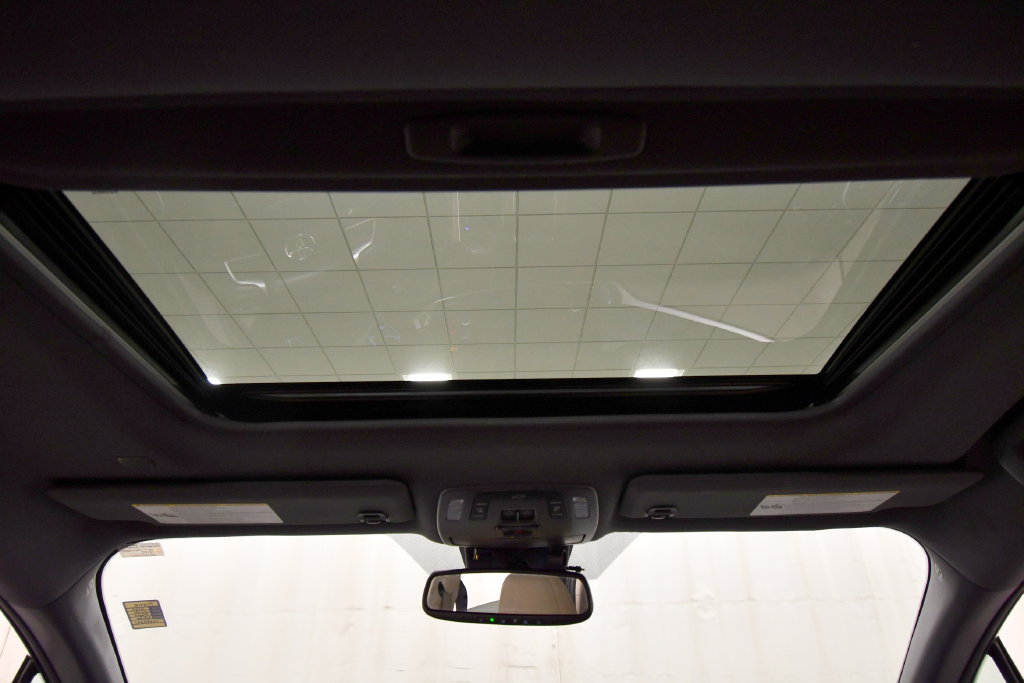 Used 2023 Toyota Sienna XLE AWD/4WD image 16