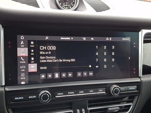 Used 2021 Porsche Macan image 19