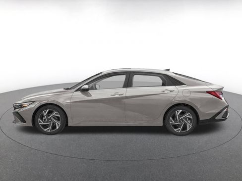 Used 2025 Hyundai Elantra Limited FWD image 3