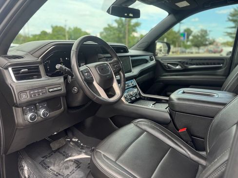 Used 2022 GMC Yukon XL Denali AWD/4WD image 15