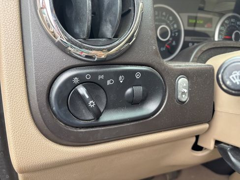 Used 2005 Ford Expedition 2WD image 12