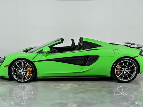 Used 2018 McLaren 570S Spider image 8