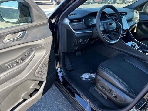 New 2025 Jeep Grand Cherokee L Altitude image 19