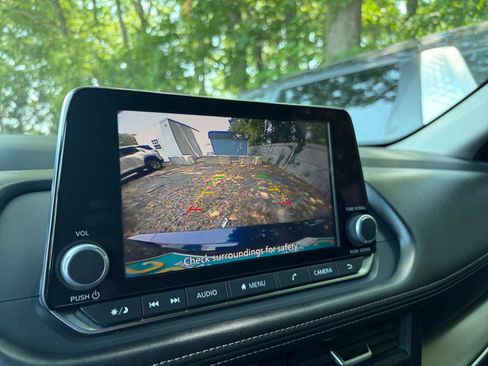 Used 2025 Nissan Rogue SV FWD image 21
