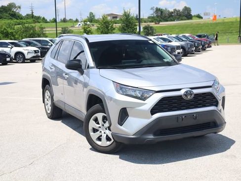 Used 2021 Toyota RAV4 LE AWD/4WD image 2